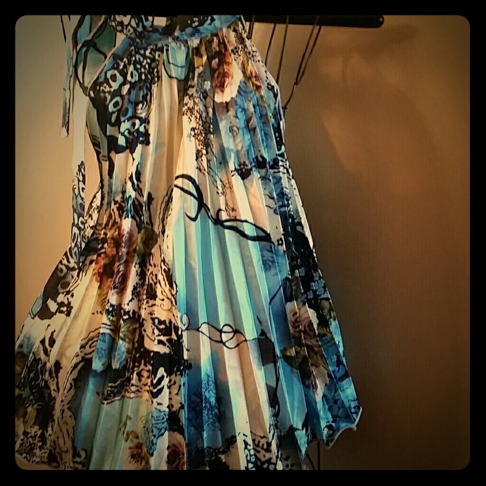 vintage pleated top with neck tie collar